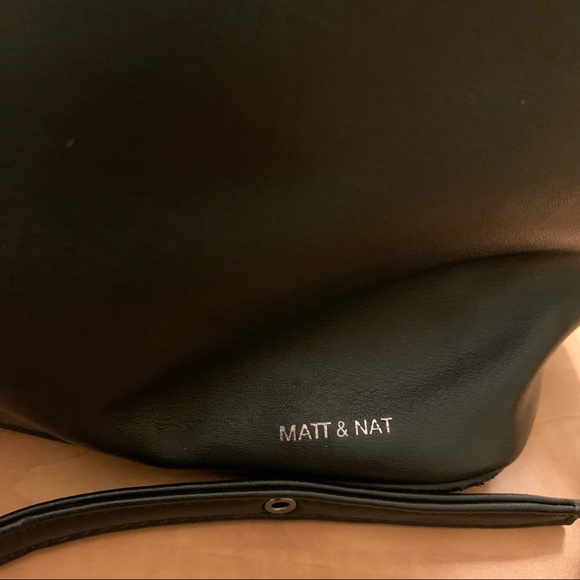 Matt and Nat (Bucket Bag) - Picture 4 of 10